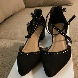 Esprit Shiloh Embellished Pump